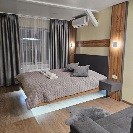 Апартаменти На Лесі Українки Центр 5Хв Старе Місто Парк Kamianets-Podilskyi Exterior foto