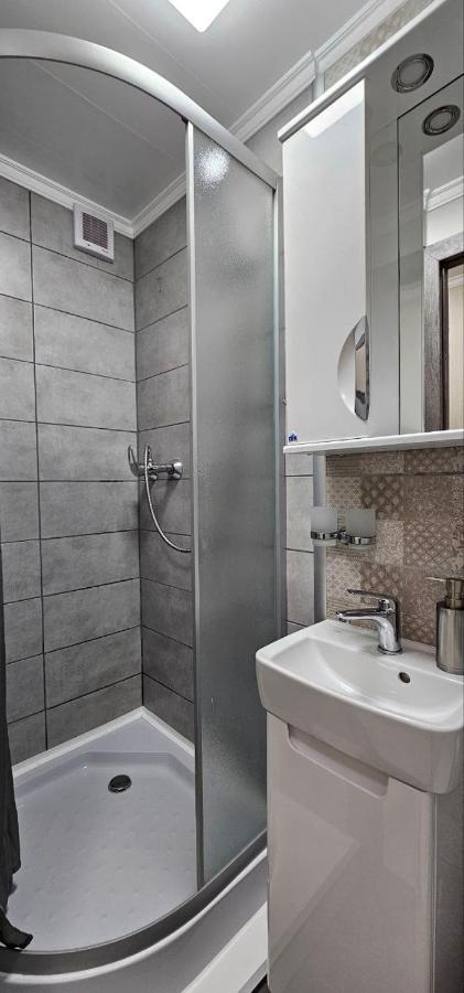 Апартаменти На Лесі Українки Центр 5Хв Старе Місто Парк Kamianets-Podilskyi Exterior foto